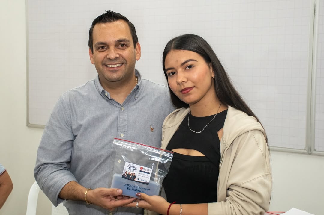 Visión para el éxito académico: Bienestar Universitario realiza la entrega de las primeras gafas para estudiantes
