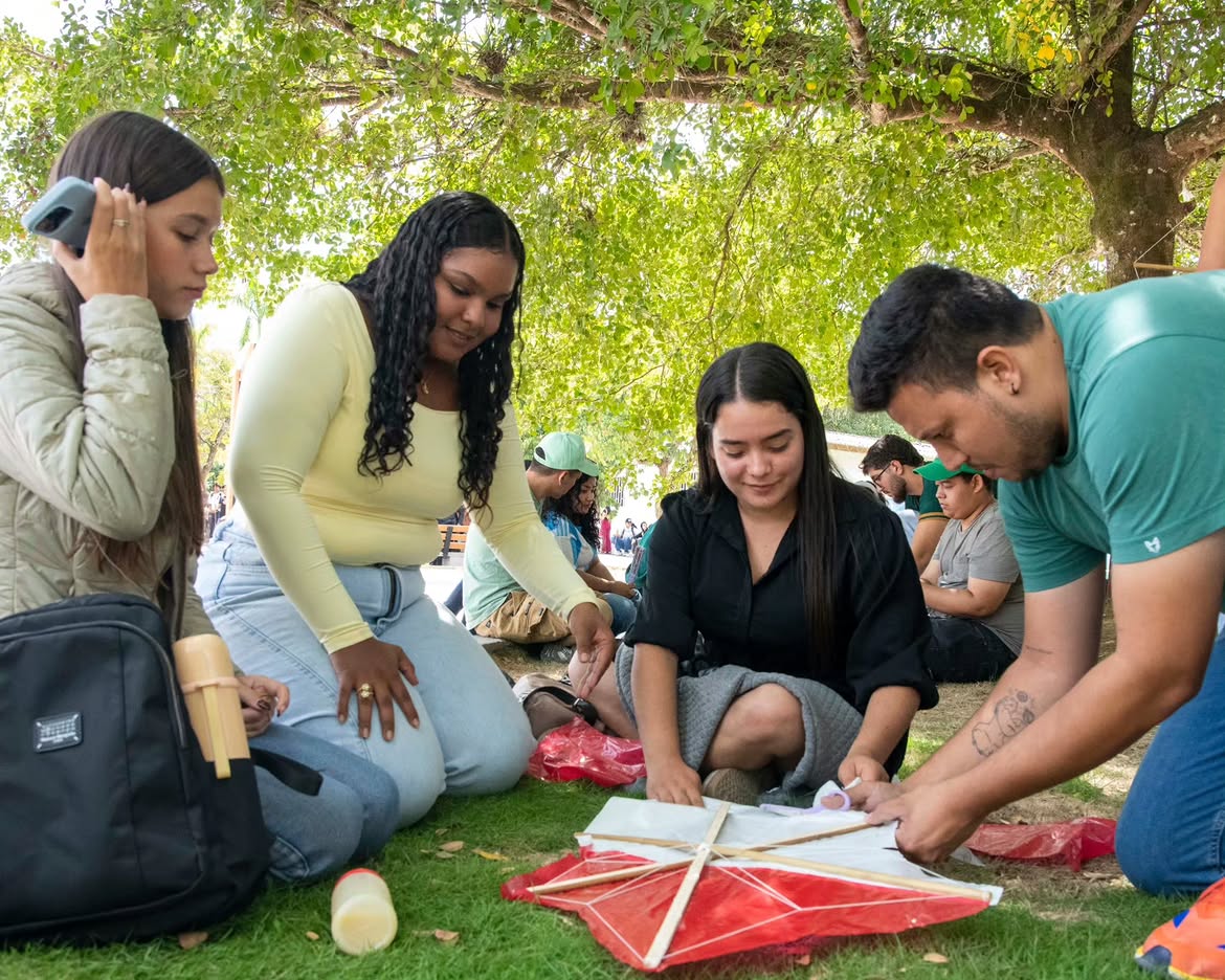 Con creatividad y colorido, la UFPSO vivió su Festival de Cometas
